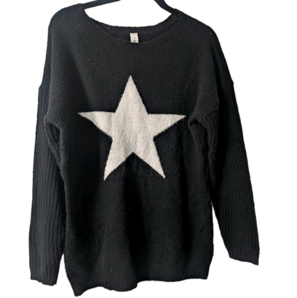 B Black and White Star Graphic Knit Pullover Sweater women's size medium